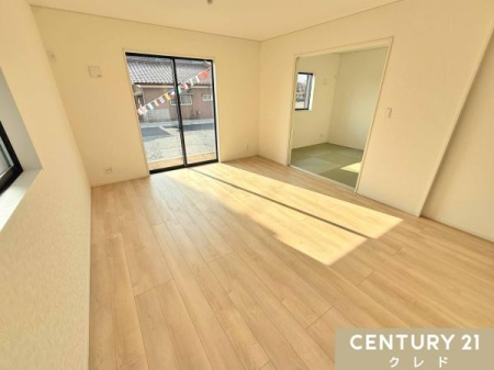 ���r���O -