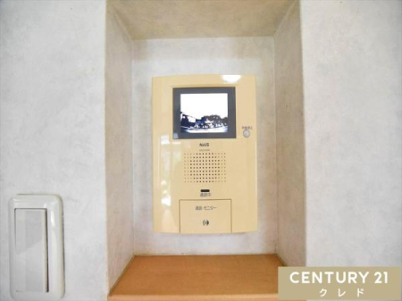 ���̑� �yTV���j�^�[�t���C���^�[�t�H���z  
���K�҂̎p�������̃��j�^�[�Ŋm�F�ł�����S�̐ݔ��B  
�Z�[���X�Ȃǂ̑Ή����T�������Ƃ���A���q�l�̂�����Ԏ��ɂ��S�����@�\�ł��B