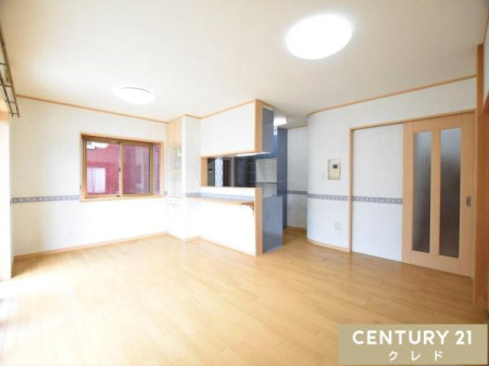 ���r���O �yLDK16.7���z
��؂ȉƑ����W�܂邩�炱��������肽���ꏊ�B�y�����H���Ɖ�b���n�܂�ꏊ���؂ɂ����f�G�ȏꏊ�ƂȂ��Ă��܂��B