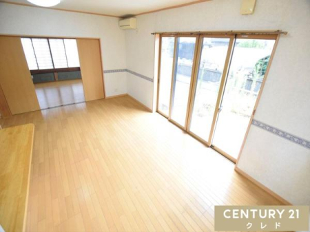 ���r���O �yLDK16.7���z
�Ƌ��u���Ă���Ƃ����������L���B
���D���ȃC���e���A�Ɉ͂܂ꂽ�Z��ԂŖ�����Ȃ���Ƒ��Ƃ̎��Ԃ���ނ��Ƃ��ł��܂��B