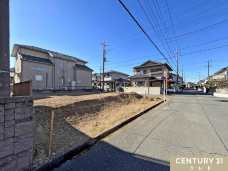 �O�ʓ��H�܂ތ��n�ʐ^ �k��6���~����5���̊p�n�ɘȂށA�J�������ӂ�邨�Z�܂��B
�O�ʓ��H�͂�Ƃ肪����A�Ԃ̂���Ⴂ�����S�ł��B