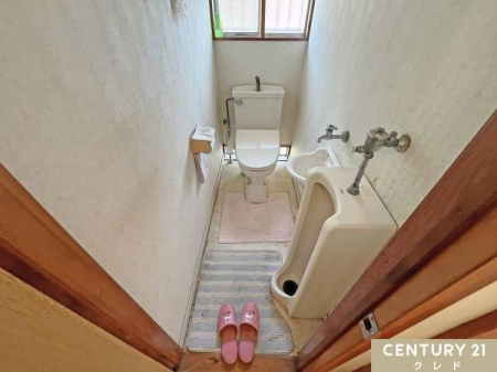 �g�C�� ���t���Ŗ��邭�A���C���\���ɍs����g�C����ԁB�Ɨ�������􂢊���ݒu����Ă���A�q���I�Ɏg���܂��B