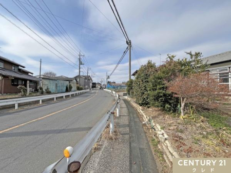 �O�ʓ��H�܂ތ��n�ʐ^ �쑤9���̍L�X�Ƃ��������ɖʂ��Ă���A�z������ǍD�ŊJ����������܂��B
���H���ɂ�Ƃ肪���邽�ߎԂ̏o��������X���[�Y�B�傫�߂̎Ԃ��������̕���A�^�]�����ȕ��ł����S�ł��B