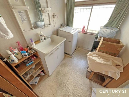 ���ʑ�E���ʏ� ��Ƃ�̂���L�����m�ۂ������ʒE�߃X�y�[�X�B�Ɨ����ʑ�͎��[�t���ŁA�����ނ���������Еt���܂��B
�������邽�ߎ��R���C���\�ŁA�J�r�΍���o�b�`���B