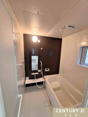 ���� ��ꂽ�J���_�������؃^�C�v�̃o�X���[���B���j�b�g�o�X�ɂ̓X�e�b�v���݂����Ă���A���g�����y���񂾂�A���q�l�̓����T�|�[�g�ɂ��֗��B