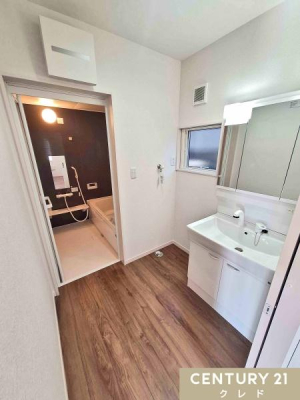 ���ʑ�E���ʏ� ���[�L�x�ȎO�ʋ����ϑ�B
���̓����A���ʑ䉺�͂��ׂĎ��[�X�y�[�X�ɂȂ��Ă��܂��B�U�炩�肪���ȃA�C�e�����������ڂł��܂��ˁB