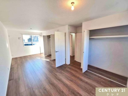 �m�� �y�m��5.25���{7.13���z
1������2�ɕ����\�ȃt���L�V�u�����[���B�Œ莮�̒I�ƃn���K�[�p�C�v�t���̎��[���e�����ɐݒu���Ă��܂��B