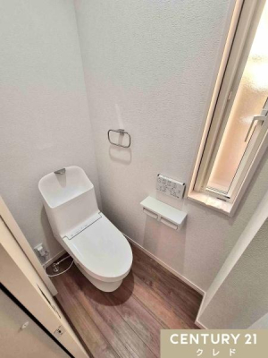 �g�C�� �y2�K�g�C���z
2�K�ɂ��E�H�V�����b�g�@�\�t���g�C����݂��Ă���̂Ő����������X���[�Y�ɂȂ�܂��B���̖Z�������ԑт�2�����̃g�C���𗘗p�ł��邱�Ƃŏo�΂�o�Z�O�̎��Ԃɗ]�T�����܂�܂��B