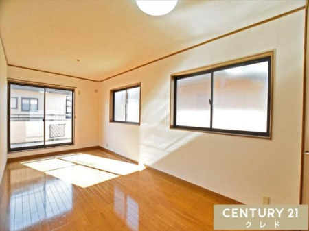 �q������ �y�m��9.5���z
�z���C�g�Ɩؖڒ��œ��ꂳ�ꂽ�A�i�`�������ŗ��������̂���m���B2�ʍ̌��Ŗ��邭������������A�q�������Ƃ��Ă��s�b�^���̋�Ԃł�