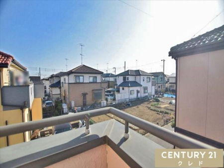 �Z�˂���̒��]�ʐ^ ���Z�܂��o���R�j�[����̒��]�ł��B
�z������̗ǂ��Z��X�G���A�̃o���R�j�[����́A���ꂽ���ɂ͐X�ƍL�����𒭂߂邱�Ƃ��ł��܂��B