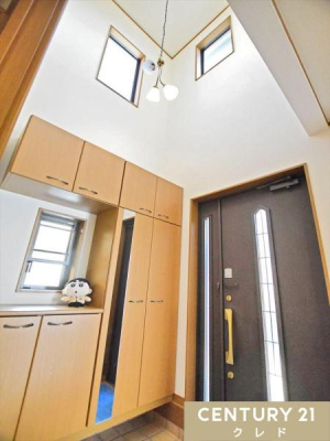 ���� ���グ��ΊJ���I�Ȑ����������L����A���邭�L�X�Ƃ������փz�[���B
��e�ʂ̃V���[�Y�{�b�N�X�ɂ͎p�����t���Ă���A���o�����O�̐g�����Ȃ݃`�F�b�N���X���[�Y�ł��B