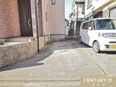 ���ԏ� 1�䒓�ԉ\�ȃJ�[�X�y�[�X�t���B�����̒ʋ΂₨�q�l�̑���}���ȂǁA�Ԉړ������C���̕��ɂ��������ł��ˁB