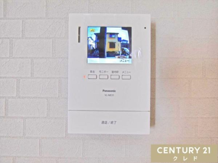 ���̑� �yTV���j�^�[�t���C���^�[�z���z
���ւ��J����O�ɉf���E�����ő�����m�F�ł��A�h�Ɩʂɔz���B���q�l�̂�����Ԃ�P�g�̕��ɂ��S�����ݔ��ł��B
���r���O���烏���^�b�`�ŉ��΂ł��܂��B