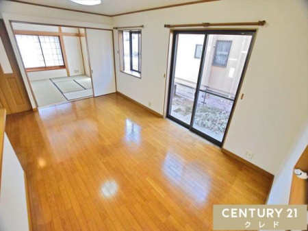 ���r���O �yLDK16.5���z
������̑傫�ȑ�����g���ȗz�����������ޖ��邢��ԁB���Ƒ��ł������Ƃ��낰��A�J���I�ŐS�n�悢�������ł��B