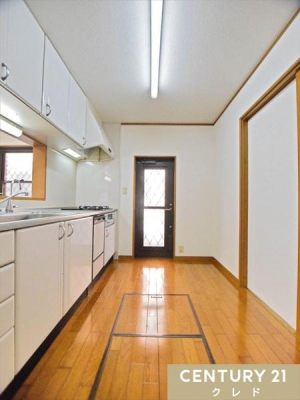 �L�b�`�� �L�b�`���͑�l2�l������ł���Ƃ�̂���L���ŁA�����̉Ǝ��̎��Ԃ����K�ɁB
���q���܂́u����Ă݂����I�v�ɂ��A�Ί�ŉ��������Ȃ��Ԃł��B