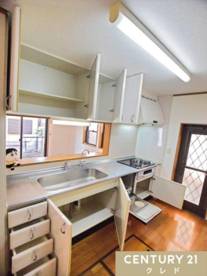 �L�b�`�� �����̉Ǝ������K�ɂ��Ă����A�@�\�I�ȃV�X�e���L�b�`���B
�����Ղ���[�t���ŁA��������H����������萮���B��ƃX�y�[�X���L���A�������������Ɗy�����Ȃ�܂��B