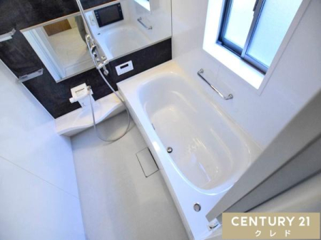 ���� ���q�l�ƈꏏ�ɓ����Ă���Ƃ�̂���1�؃T�C�Y�̗����B�����e���r���t���Ă���̂ŁA�e�q�Ńe���r�����Ȃ���y�����o�X�^�C�����߂����܂��B