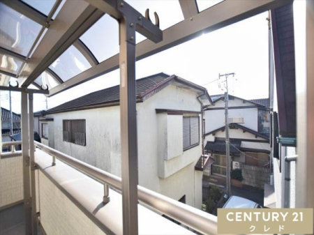 �Z�˂���̒��]�ʐ^ �o���R�j�[����̒��]�ł��B�ՐÂȏZ��X�Ȃ�ł̗͂������������͋C�̒��ŁA���₩�ȓ�������߂������������܂��B