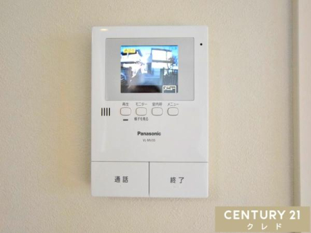 ���̑� �yTV���j�^�[�t���C���^�[�t�H���z  
���K�҂̎p�������̃��j�^�[�Ŋm�F�ł�����S�̐ݔ��B  
�Z�[���X�Ȃǂ̑Ή����T�������Ƃ���A���q�l�̂�����Ԏ��ɂ��S�����@�\�ł��B