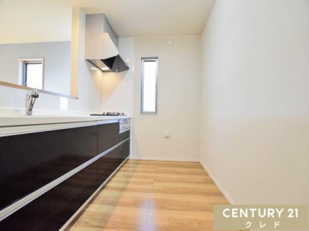 �L�b�`�� �L�b�`���͑�l2�l������ł���Ƃ�̂���L���ŁA�����̉Ǝ��̎��Ԃ����K�ɁB
���q���܂́u����Ă݂����I�v�ɂ��A�Ί�ŉ��������Ȃ��Ԃł��B