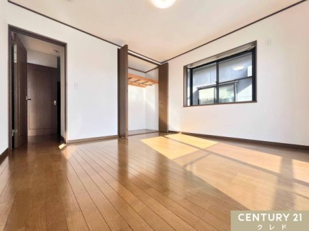 �m�� �y�m��8���z
�I�ƃn���K�[�p�C�v�t���̎��[��݂��Ă��܂��B�|���邾���Ŏ��[�ł���̂ŃV���c��R�[�g�̃V�����}���₷���A�����̐g�x�x���X���[�Y�B