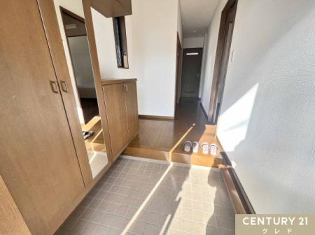 ���� ���Ƒ��S���̌C�������Ղ���[�ł����^�̃V���[�Y�{�b�N�X��ݒu�B
���ɂ͑S�g�����t���Ă��邽�߁A���o�����O�̃R�[�f�B�l�[�g�`�F�b�N���X���[�Y�B