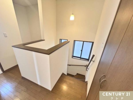 ���̑����� �y�肷��t���K�i�z
�肷��̕t�����K�i�͓]�|�Ȃǂ̎��̖h�~�ɂȂ���܂��B�ו��������Ă���Ƃ��ȂǁA�K�i�̏���~��̕��S�����Ȃ��A���N�z�̕��⏬���Ȃ��q�l�����S�ł��I