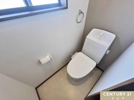 �g�C�� �y2�K�g�C���z
2�K�ɂ��E�H�V�����b�g�@�\�t���g�C����݂��Ă���̂Ő����������X���[�Y�ɂȂ�܂��B���̖Z�������ԑт�2�����̃g�C���𗘗p�ł��邱�Ƃŏo�΂�o�Z�O�̎��Ԃɗ]�T�����܂�܂��B