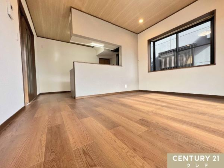 ���r���O �yLDK12���z
��ʂɑ���݂������r���O�E�_�C�j���O�́A���邢���������Ղ�Ɠ��鋏�S�n�̗ǂ���ԁB
�N���X�E�t���A�^�C�������֍ς݁B