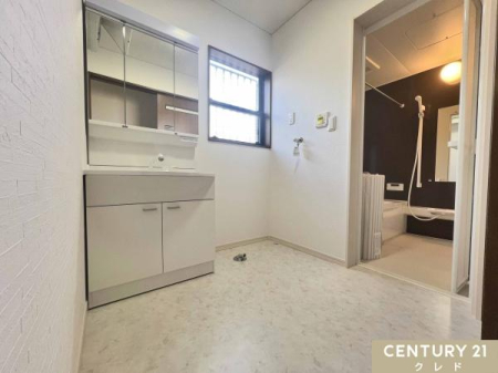 ���ʑ�E���ʏ� ���[�L�x�ȎO�ʋ����ϑ�ɐV�K�����I�w�A�X�^�C���Ȃǂ��m�F���₷�����̏��������K�B
��������̂ŁA�����C�オ��̂����������C�Ȃǂ����C�o���܂��B