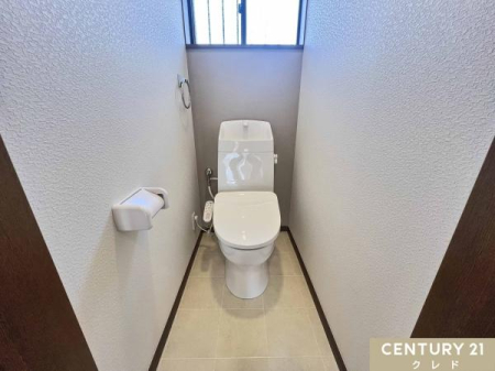 �g�C�� 1�A2�K�g�C�����V�K�����I
�g������̗ǂ��������֍��ɁA��􂢈�̌^�^���N��������g�C���B
���ւ̕��S�ɔz�����A���K�Ȑ������T�|�[�g�I