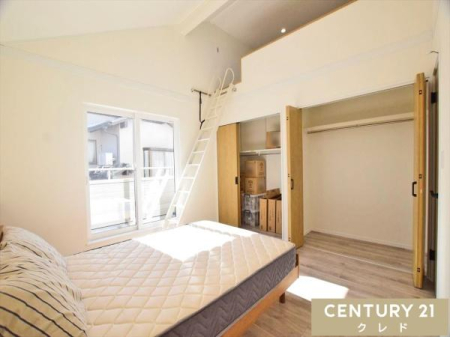 �Q�� �y�m��8���z
�o���R�j�[�ɖʂ��A�������������ޖ��邢��ԁB
�傫�ȃN���[�[�b�g���m�ۂ��A����������������ƍL���g���܂��B