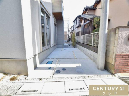 ���ԏ� 1�䒓�ԉ\�ȃJ�[�X�y�[�X�t���B�����̒ʋ΂₨�q�l�̑���}���ȂǁA�Ԉړ������C���̕��ɂ��������ł��ˁB