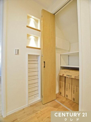 ���[ �y�L�����[�z
�|���p�����Օi�̃X�g�b�N�ȂǁA���L�Ŏg���������[����̂ɂ������߁B
���ߍ��ݎ��[��j�b�`�ȂǁA��Ԃ�L�����p����A�C�f�A�����ځB