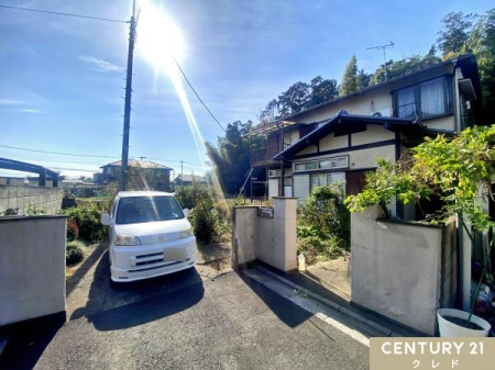 ���̑����n ����������u�߃����v�w�k��13���B
�I�U���o�����[��z�V���X�܂Ŗ�235m�i�k��3���j�Ō��������Ƃ��ł��܂��B
���ӊ����܂߂Ă��ē����܂��B