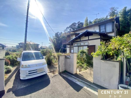 �O�ʓ��H�܂ތ��n�ʐ^ �O�ʓ��H�͌���4���̐Â��ȏZ���B
�~�n52�ؒ��ƍL�����߁A���ԏ�̊J�������L�����Ȃǂ̊O�\�v�����ŁA���������ĎԌɓ��ꂪ�ł��܂��B