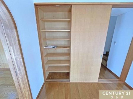 ���[ �y�z�[�����[�z
�z�[�����[�͌��ւ̌C���[�Ƃ��Ă��g�p�ł��܂��B
�Ƒ����̗������X�b�L���Ǝ��[���A�X���[�Y�Ɉړ��ł���Ǝ��E�����������m�ۂ��܂��B