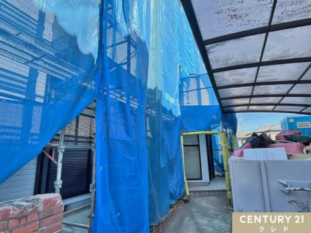 ���̑����n ���t�H�[���ŊO�Ǔh���A�h�a�H�����I
����ۂ�ς��A�V�z�ɋ߂��O�ς����߂��܂��B
�ؑ��Z��̓V�G�ł���V���A����h���A�Ƃ̍��g�݂����܂��B