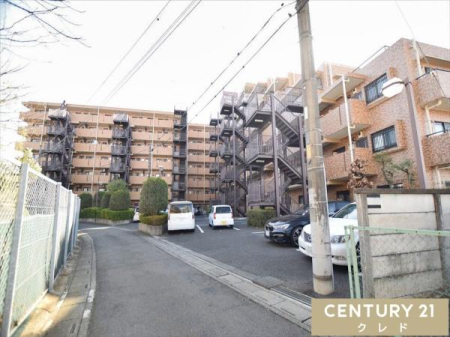  �Ԏ��I�΂Ȃ����ʃ^�C�v�̒��ԏꂪ�~�n���ɂ��邽�߁A�h�Ɩʂ����S�ł��B
�����p�̍ۂ́A�󂫏󋵂��m�F���܂��B
���C�y�ɂ��₢���킹���������B