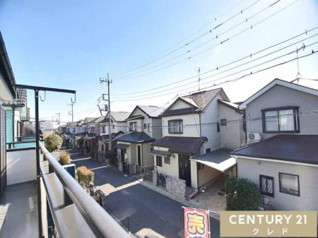 �Z�˂���̒��]�ʐ^ �o���R�j�[����̒��]�ł��B�ՐÂȏZ��X�Ȃ�ł̗͂������������͋C�̒��ŁA���₩�ȓ�������߂������������܂��B