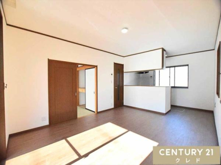 ���r���O �yLDK13.5���z
�L�b�`���E���r���O���ꏏ�ɂȂ�����̊��̂��郏���t���A���r���O�B�Ƒ��݂�Ȃ��v���v���̎��Ԃ��߂����Ă��Ă��A�q����������ł����Ԃł��B