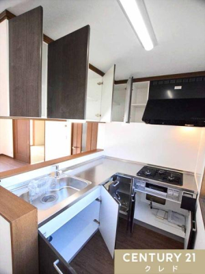 �L�b�`�� �V�i�̃V�X�e���L�b�`���Ɍ����������܂����B�㉺�ɖL�x�Ȏ��[�X�y�[�X������A��������H�����������Еt���܂��B