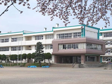 ���ӊ� �y���w�Z�z��ˎs�������w�Z�F700m