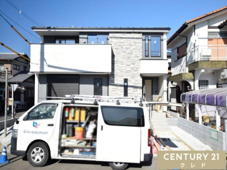 �O�ʓ��H�܂ތ��n�ʐ^ ���ӂɂ̓X�[�p�[�Ȃǂ̏��Ǝ{�݂ɉ����A����@�ւ��[���B�q��Đ��тɂ��������A�֗��ň��S�ȏZ���������Ă��܂��B