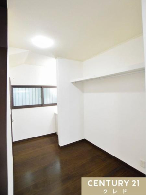 ���[ ���֐��ʂɂ͕֗��Ȏ��[�X�y�[�X�������B�A��シ���ɃR�[�g���|���A���̐��ʑ�Ŏ�􂢂��ł���u�������ܓ����v�����͂ł��B�ԕ��≘��������Ɏ������܂��A�����ȕ�炵�����܂��B