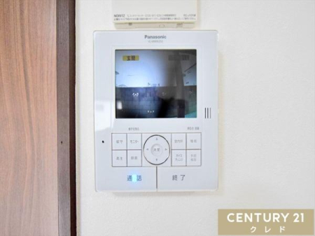 ���̑� �yTV���j�^�[�t���C���^�[�t�H���z  
���K�҂̎p�������̃��j�^�[�Ŋm�F�ł�����S�̐ݔ��B  
�Z�[���X�Ȃǂ̑Ή����T�������Ƃ���A���q�l�̂�����Ԏ��ɂ��S�����@�\�ł��B