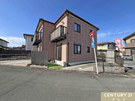 �O�ʓ��H�܂ތ��n�ʐ^ �����z�����u���B�����v�w�k��10���B���ӂɂ̓X�[�p�[�Ȃǂ̏��Ǝ{�݂ɉ����A����@�ւ��[���B�q��Đ��тɂ��������A�֗��ň��S�ȏZ���������Ă��܂��B