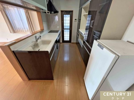 �L�b�`�� ���r���O�ŗV�Ԃ��q�l�������Ȃ��炨�������ł���A�l�C�̑Ζʎ��L�b�`���B�΂��g��Ȃ�IH�q�[�^�[�͈��S���������A���������ȒP�B�����Ȃ��q�l���炲����̕��܂ŁA���K�ɂ��������y���߂܂��B