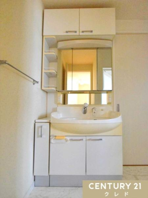 ���ʑ�E���ʏ� �V��t�߂܂ł���㕔�݌˒I��A�����̃��b�N�Ȃǎ��[�͂��L�x�Ȑ��ʑ�B�ׁX�Ƃ������ϕi�����܂̃X�g�b�N�܂ŃX�b�L���Еt���܂��B