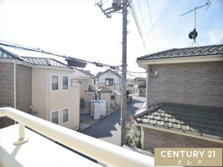 �Z�˂���̒��]�ʐ^ �o���R�j�[����̒��]�ł��B�ՐÂȏZ��X�Ȃ�ł̗͂������������͋C�̒��ŁA���₩�ȓ�������߂������������܂��B